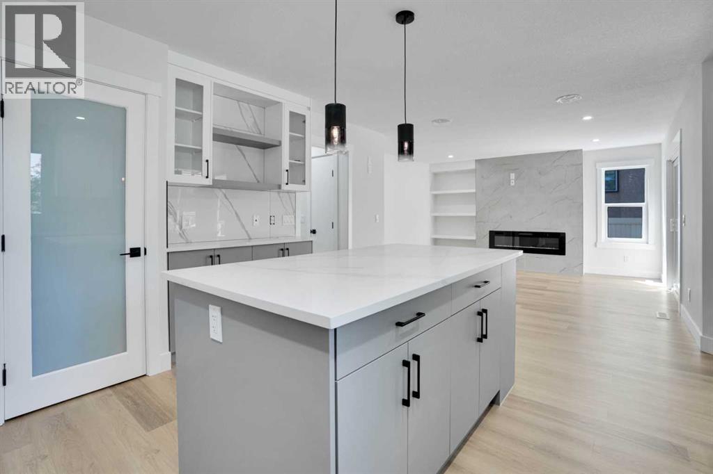 Photo 20 of 13 Shawnee Way Sw, Calgary AB