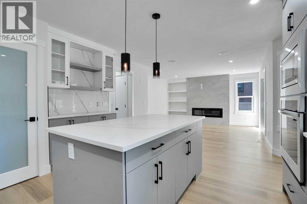 Photo 19 of 13 Shawnee Way Sw, Calgary AB
