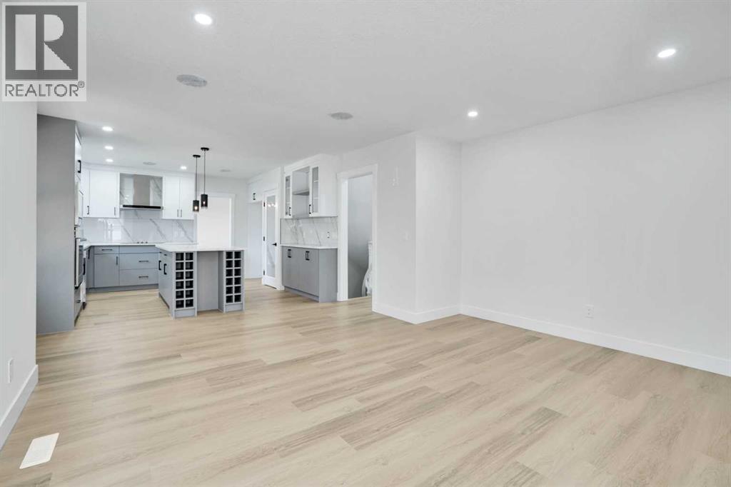 Photo 11 of 13 Shawnee Way Sw, Calgary AB
