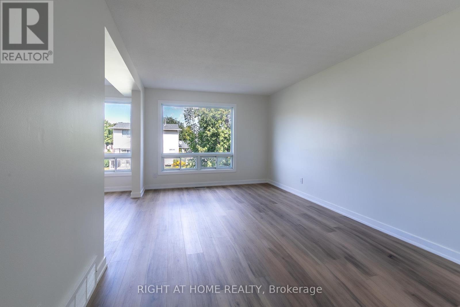 Photo 11 of 15 2669 Southvale Drive, Ottawa ON