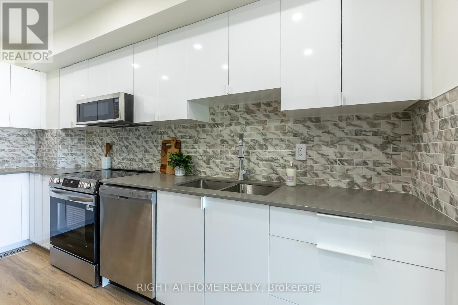 Photo 8 of 15 2669 Southvale Drive, Ottawa ON