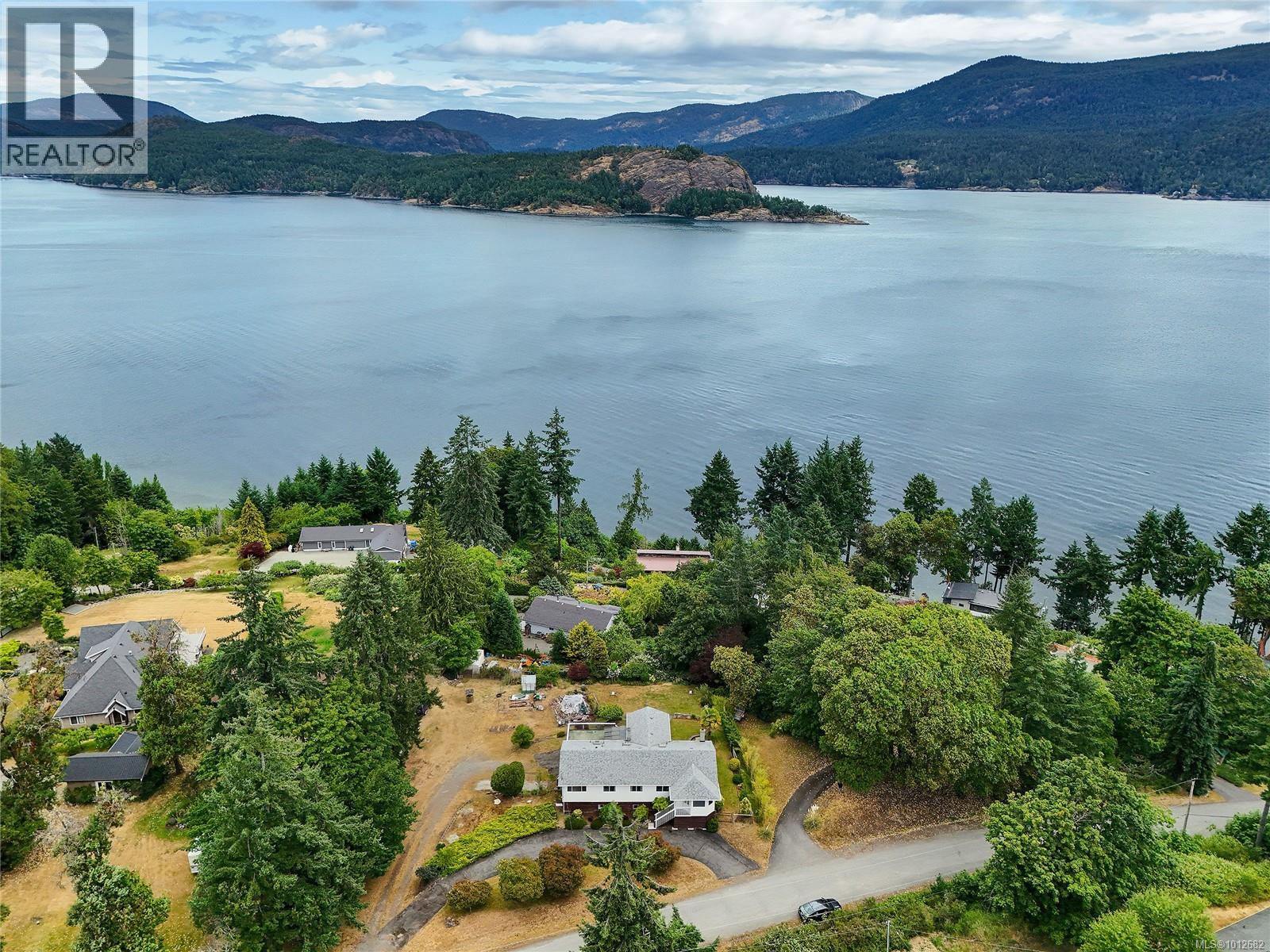 Photo 2 of 1125 Fairbanks Rd, Duncan BC