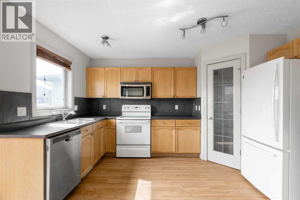 Photo 3 of 357 Rainbow Creek Drive, Fort Mcmurray AB