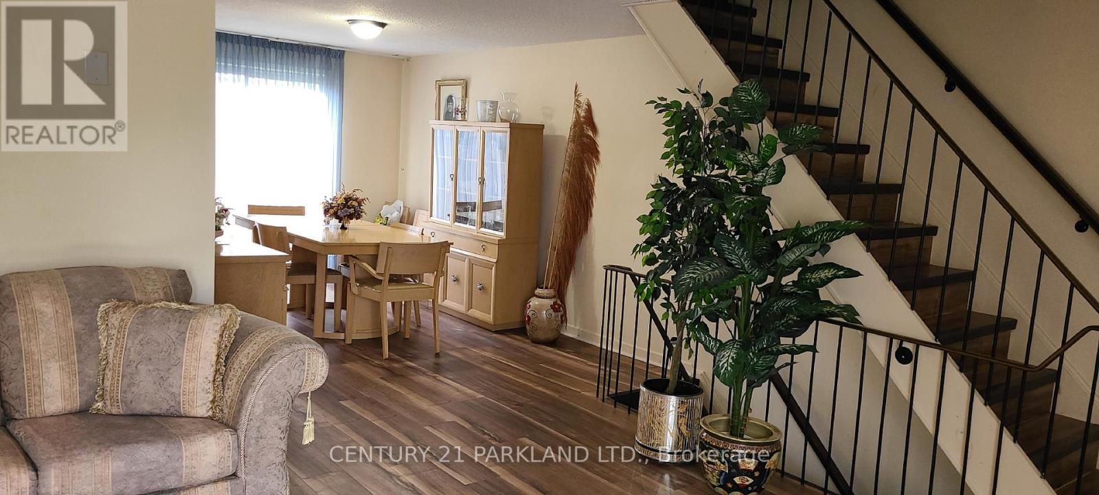 Photo 6 of 42 Antibes Drive, Toronto ON