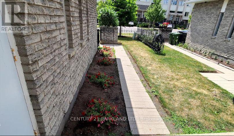 Photo 17 of 42 Antibes Drive, Toronto ON