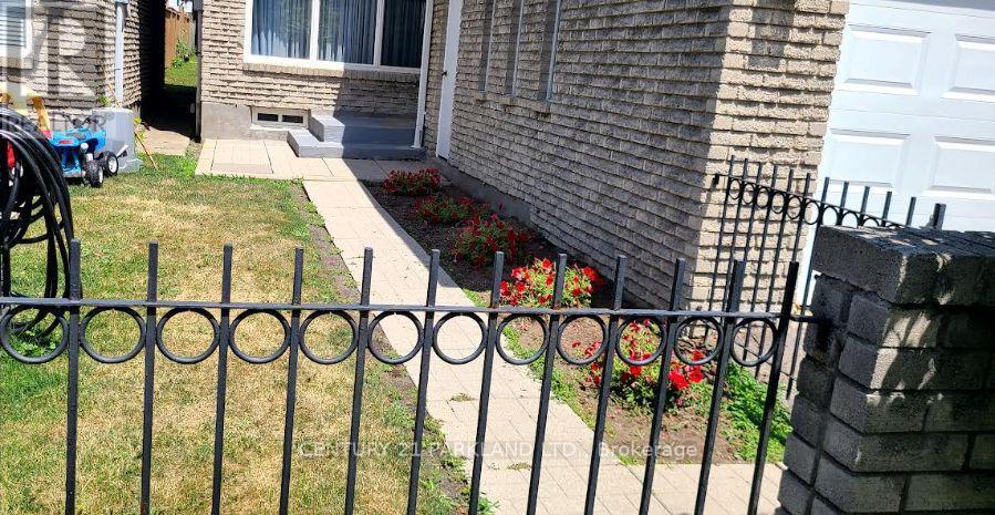 Photo 21 of 42 Antibes Drive, Toronto ON