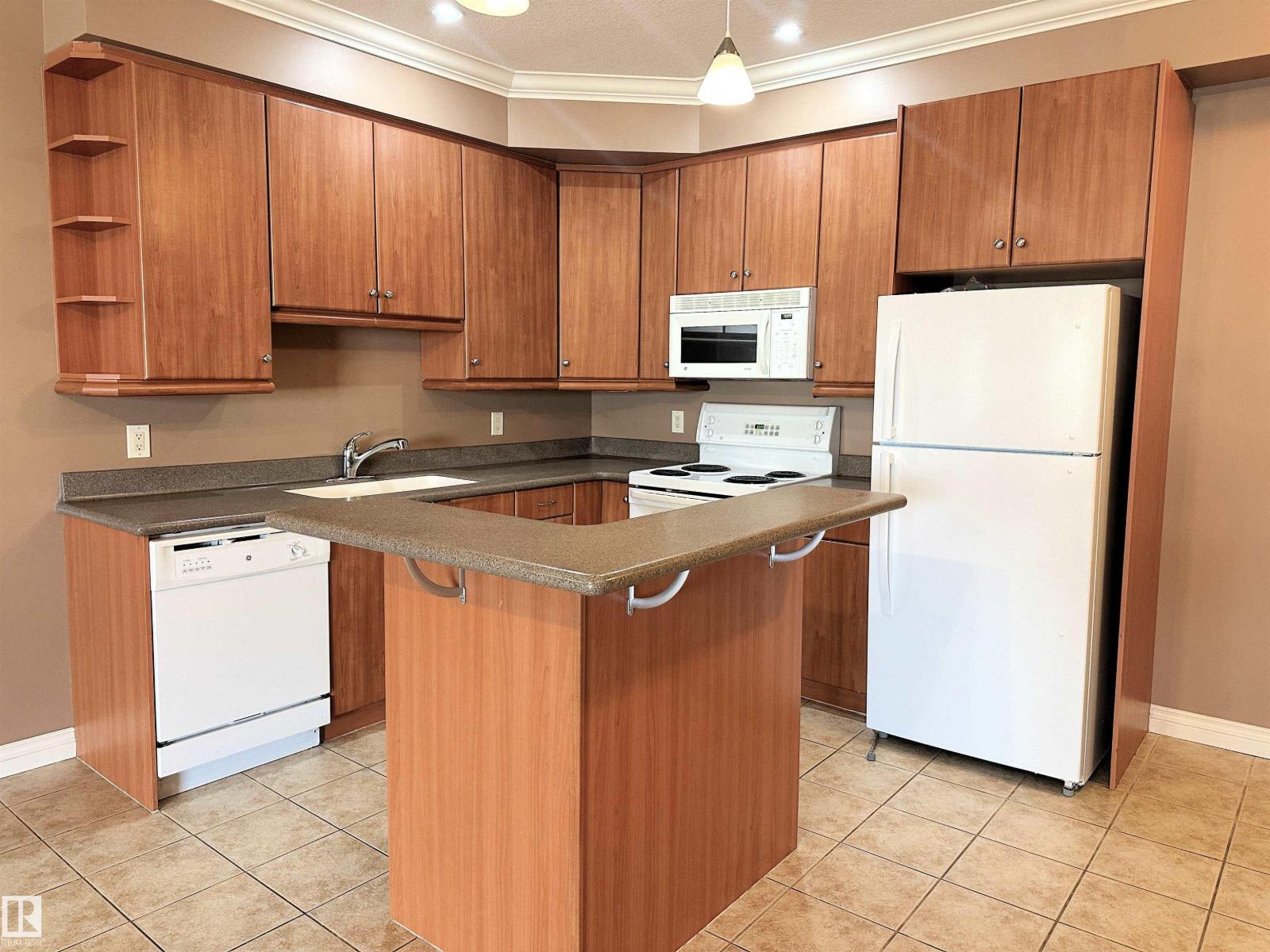 Photo 8 of 311 10116 80 Av Nw, Edmonton AB