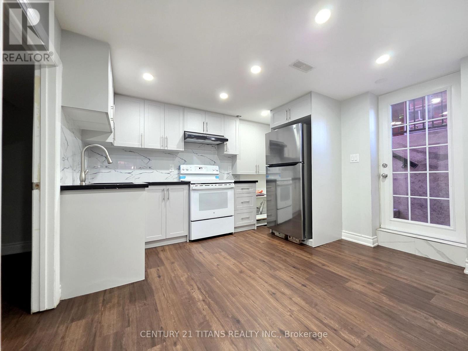 Photo 4 of 42 Sancrest Drive, Toronto ON