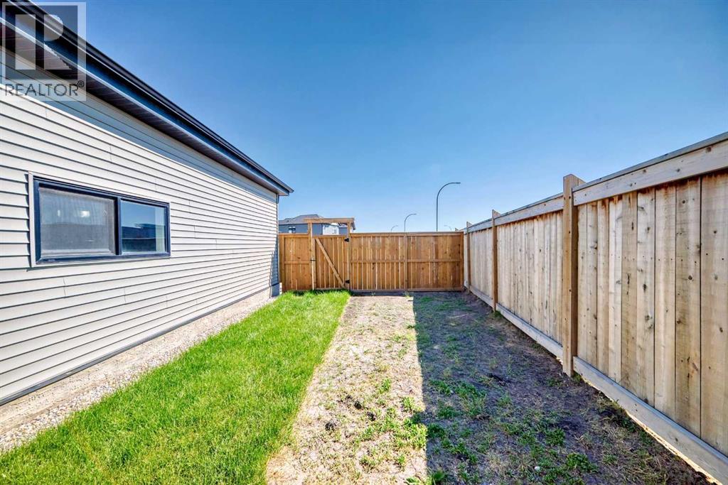 Photo 14 of 8 Silverton Glen Green Sw, Calgary AB
