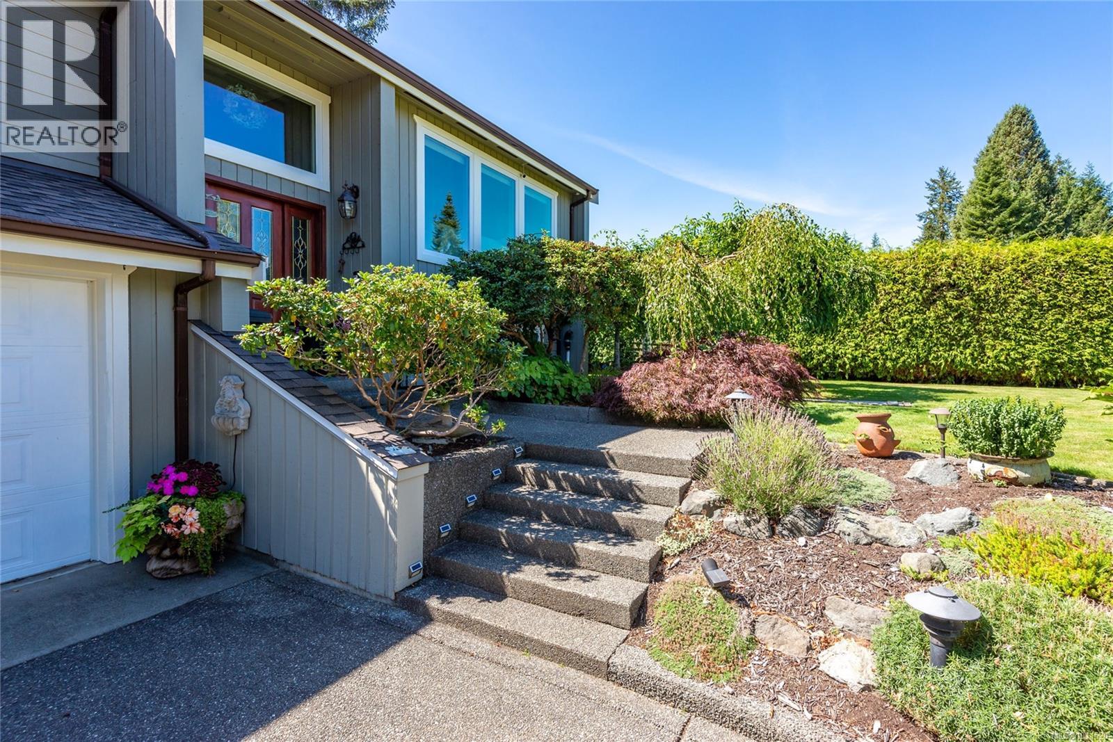 Photo 3 of 115 Engles Rd, Campbell River BC