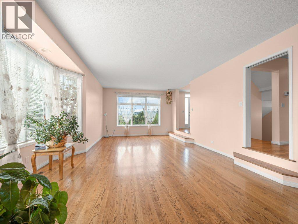 Photo 5 of 91 Woodbrook Road Sw, Calgary AB
