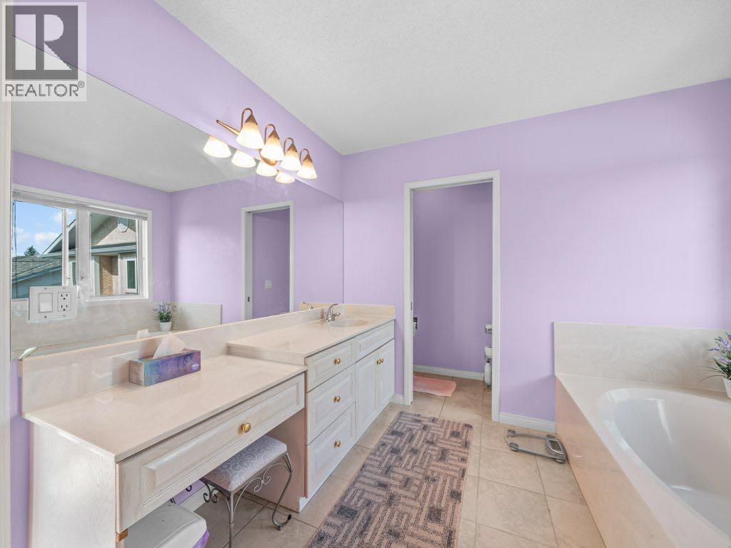 Photo 22 of 91 Woodbrook Road Sw, Calgary AB