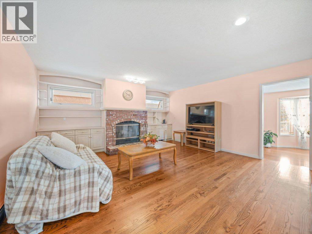 Photo 7 of 91 Woodbrook Road Sw, Calgary AB