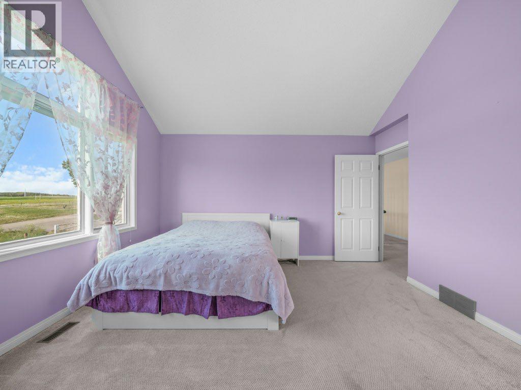 Photo 18 of 91 Woodbrook Road Sw, Calgary AB