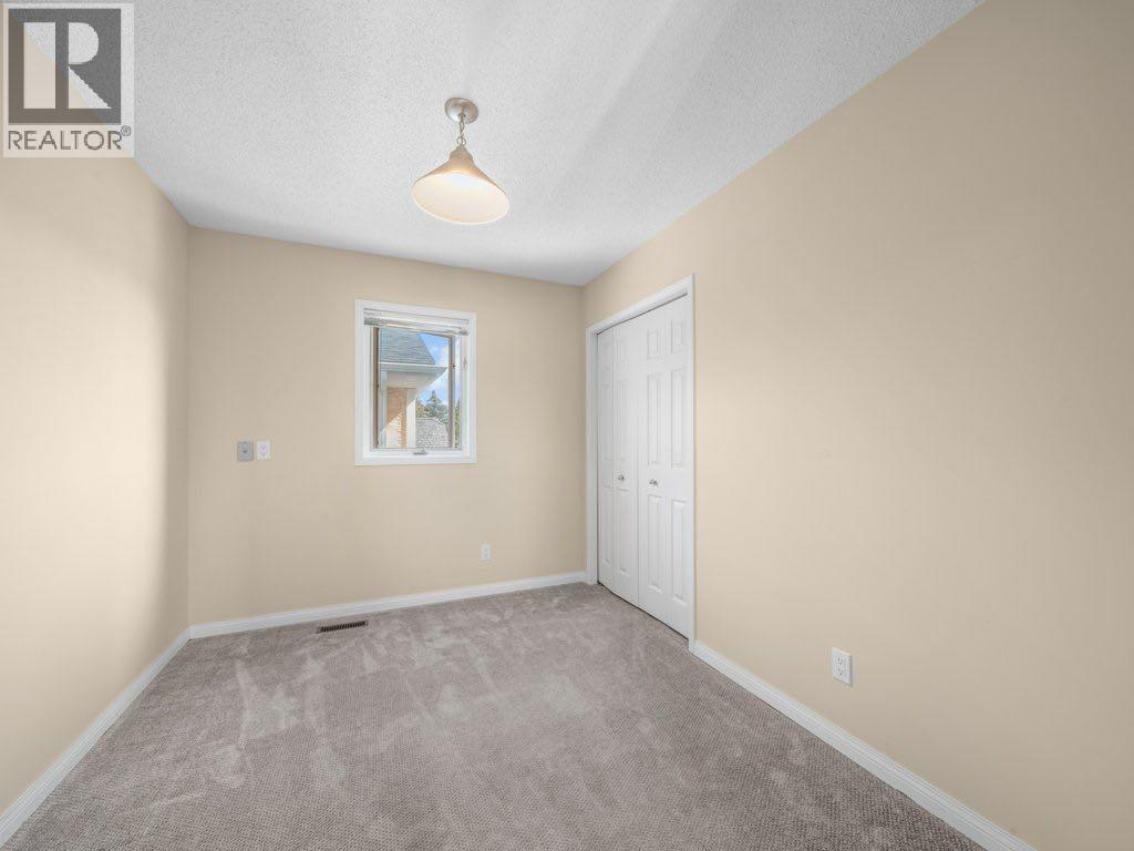 Photo 24 of 91 Woodbrook Road Sw, Calgary AB