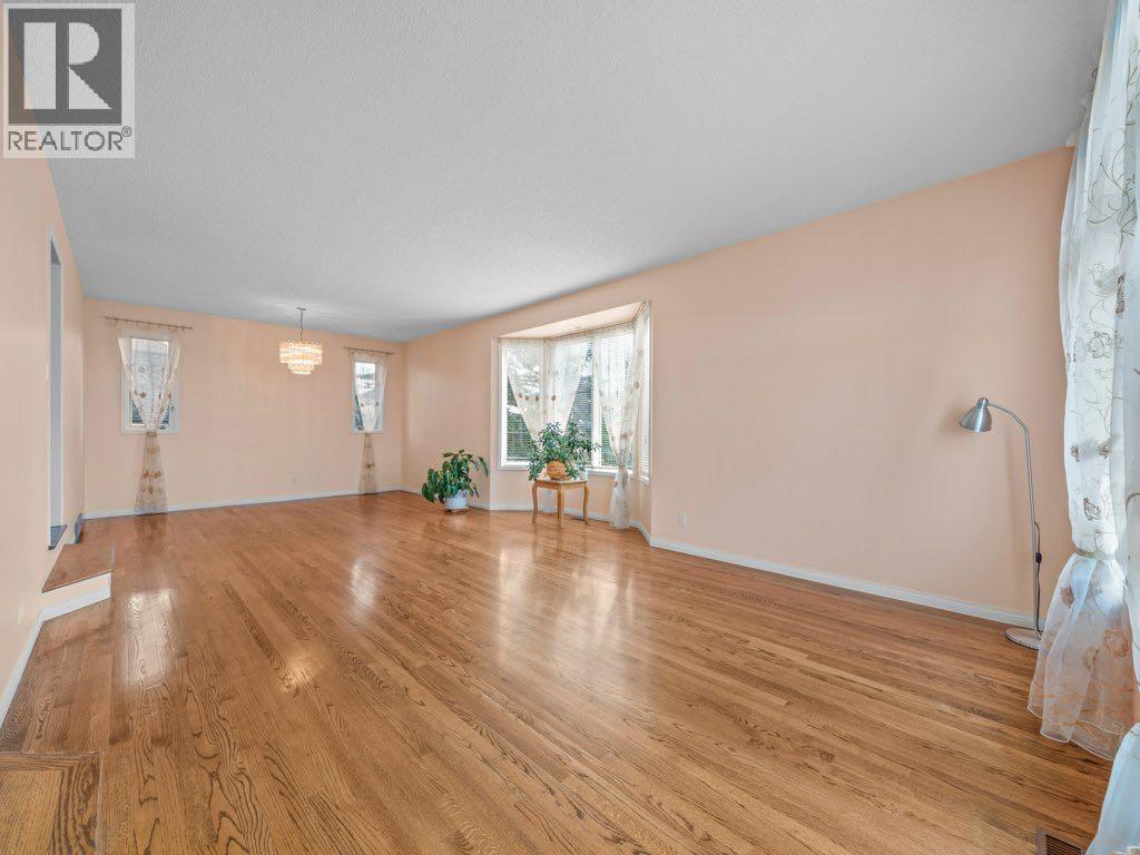 Photo 3 of 91 Woodbrook Road Sw, Calgary AB