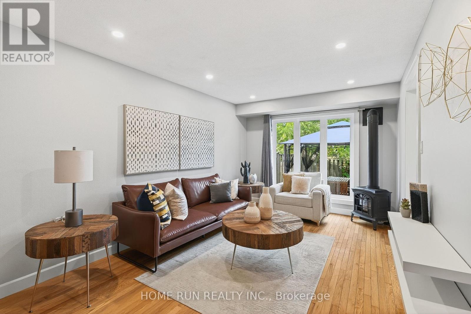 Photo 12 of 19 Harrington Court, Ottawa ON