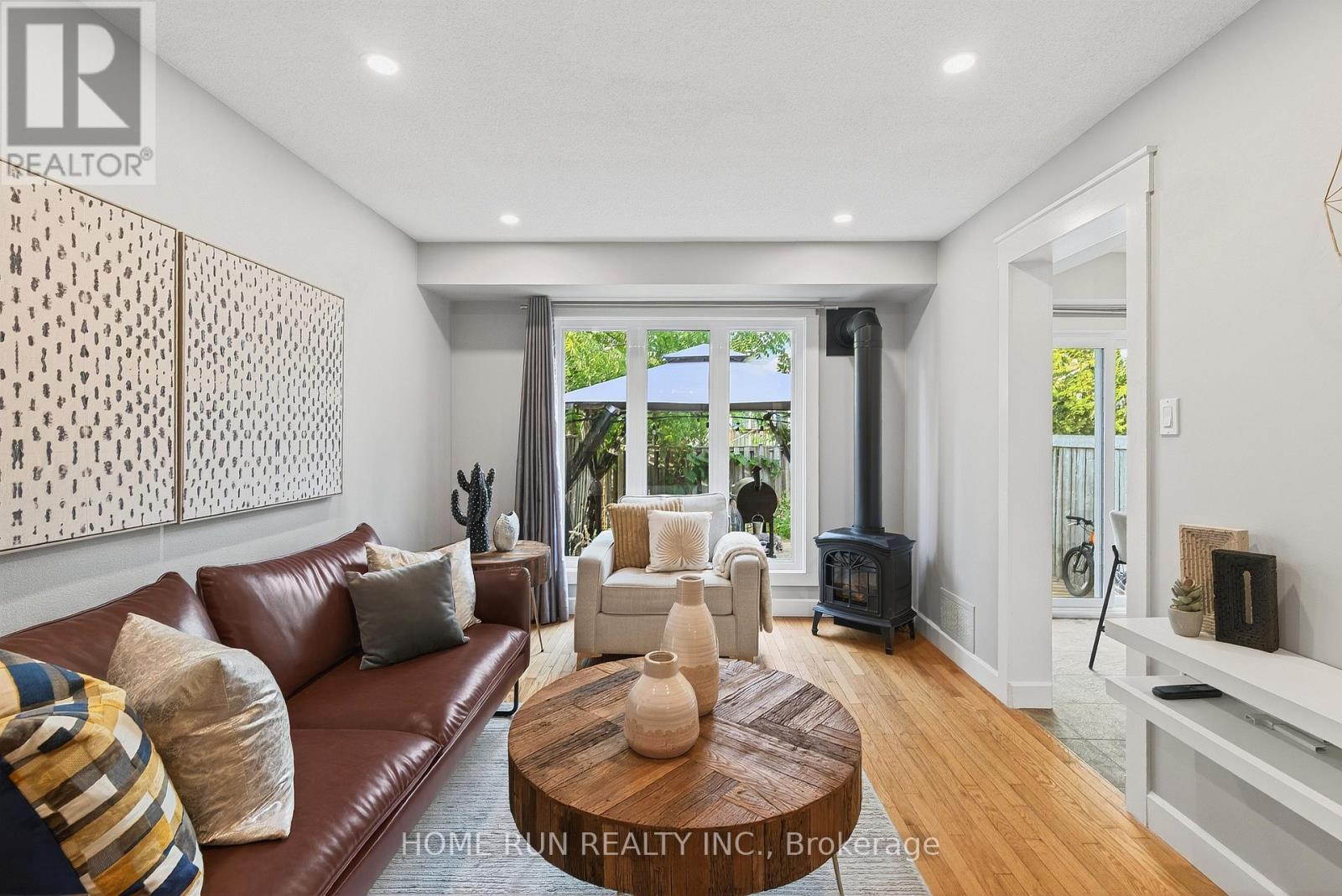 Photo 13 of 19 Harrington Court, Ottawa ON