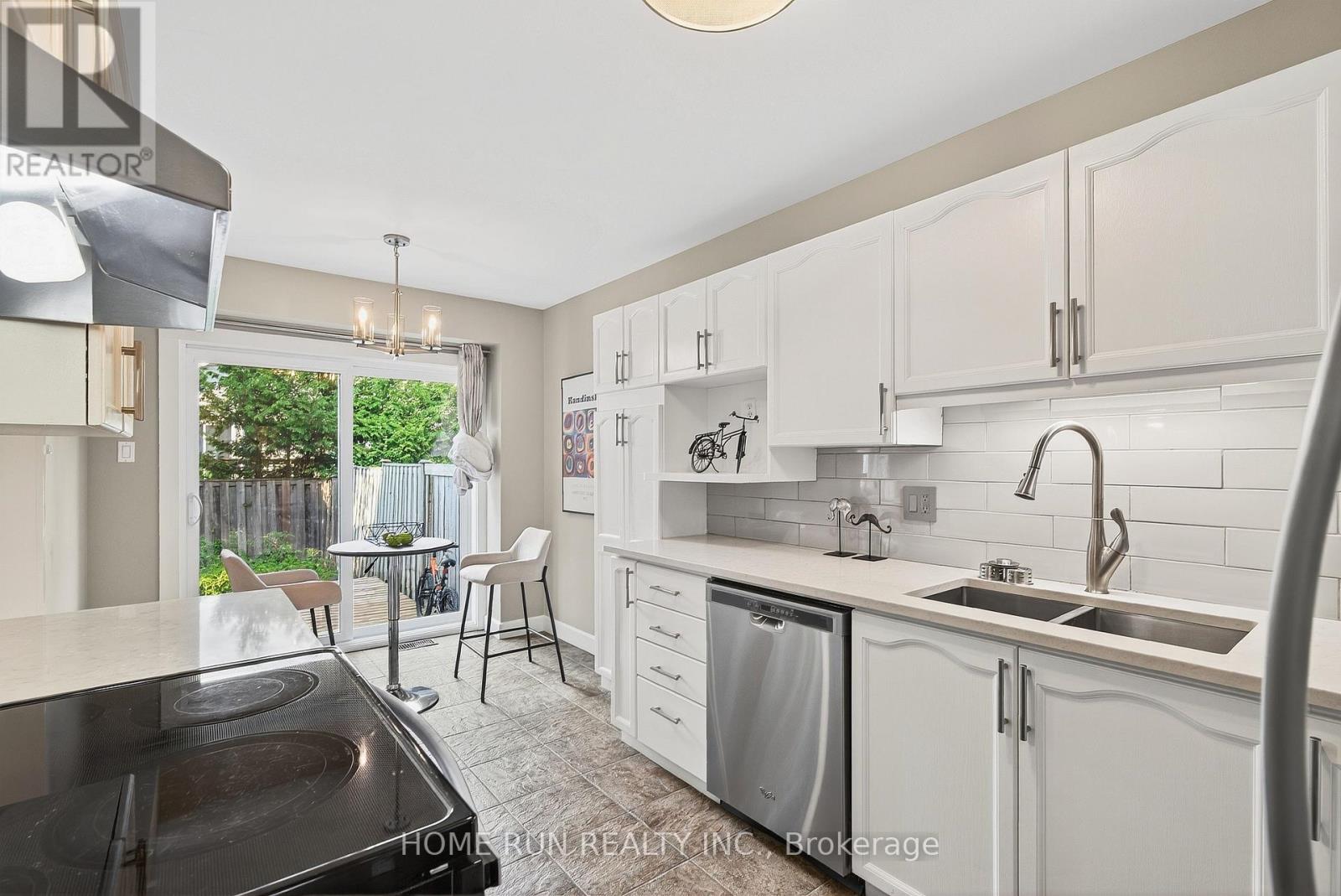 Photo 20 of 19 Harrington Court, Ottawa ON