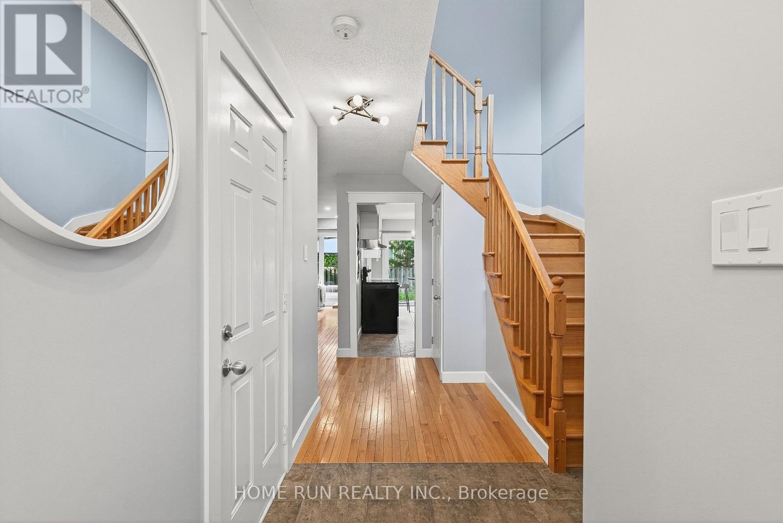 Photo 3 of 19 Harrington Court, Ottawa ON