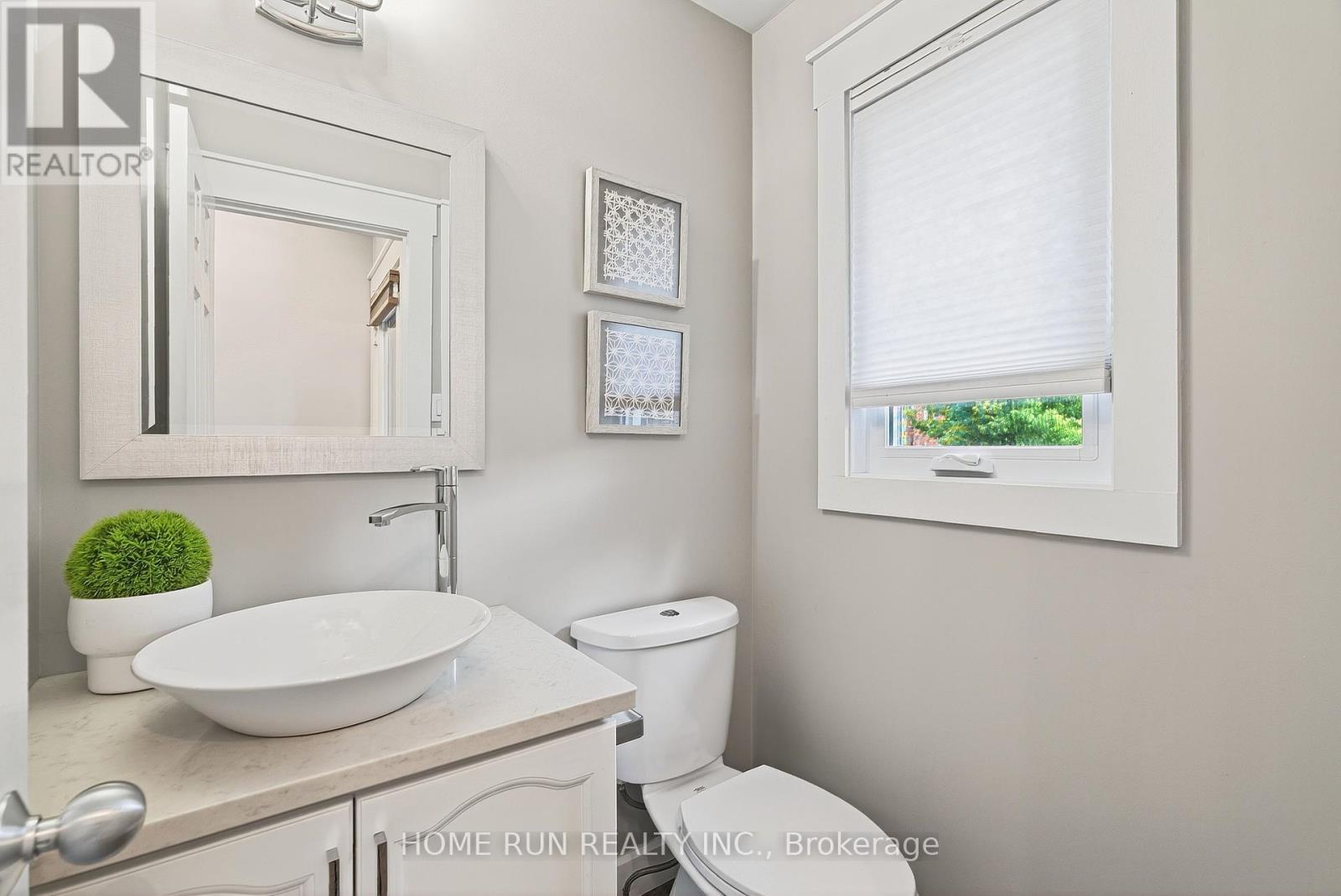 Photo 5 of 19 Harrington Court, Ottawa ON