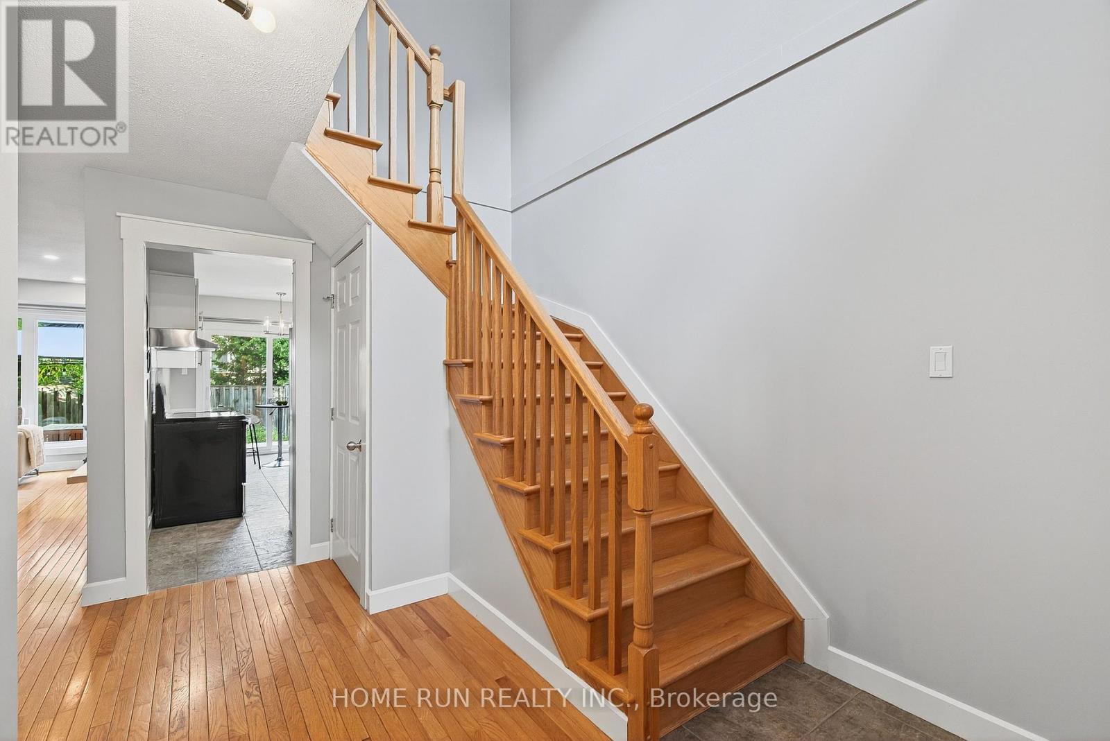 Photo 7 of 19 Harrington Court, Ottawa ON