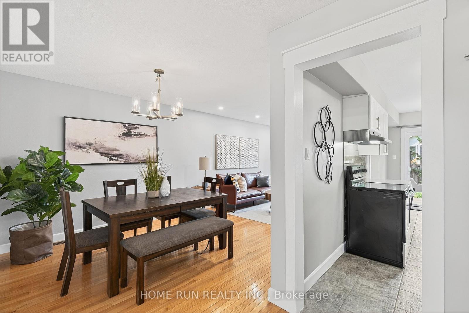 Photo 8 of 19 Harrington Court, Ottawa ON