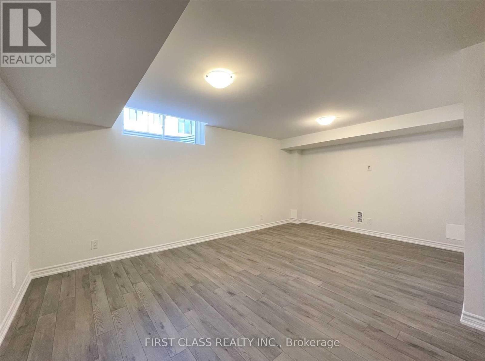 Photo 11 of 24 Jessica Antonella Street, Markham ON