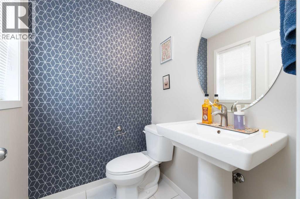 Photo 10 of 195 Copperpond Street Se, Calgary AB