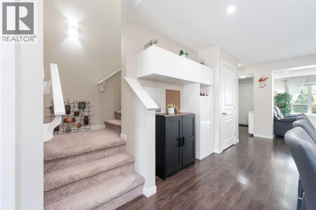 Photo 11 of 195 Copperpond Street Se, Calgary AB
