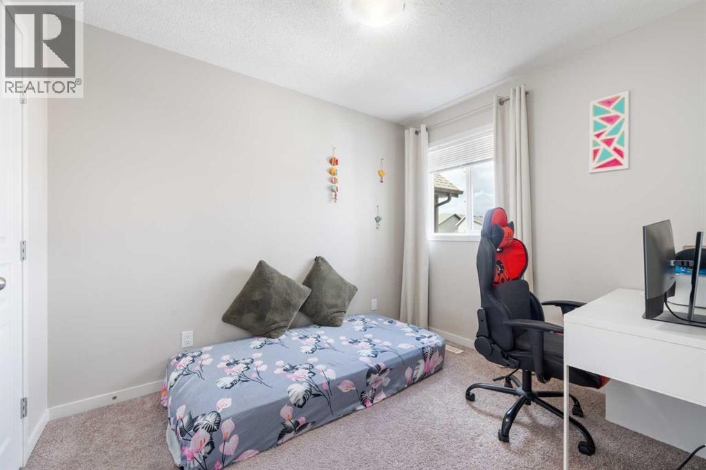 Photo 16 of 195 Copperpond Street Se, Calgary AB