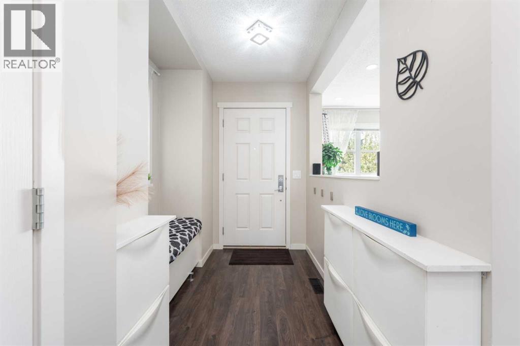 Photo 3 of 195 Copperpond Street Se, Calgary AB