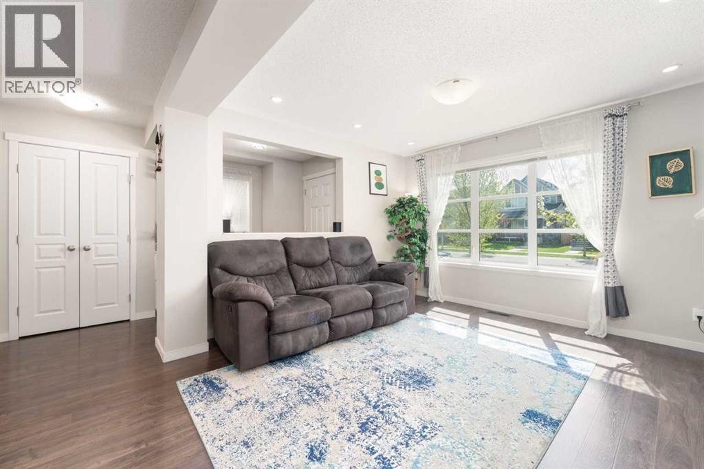 Photo 6 of 195 Copperpond Street Se, Calgary AB