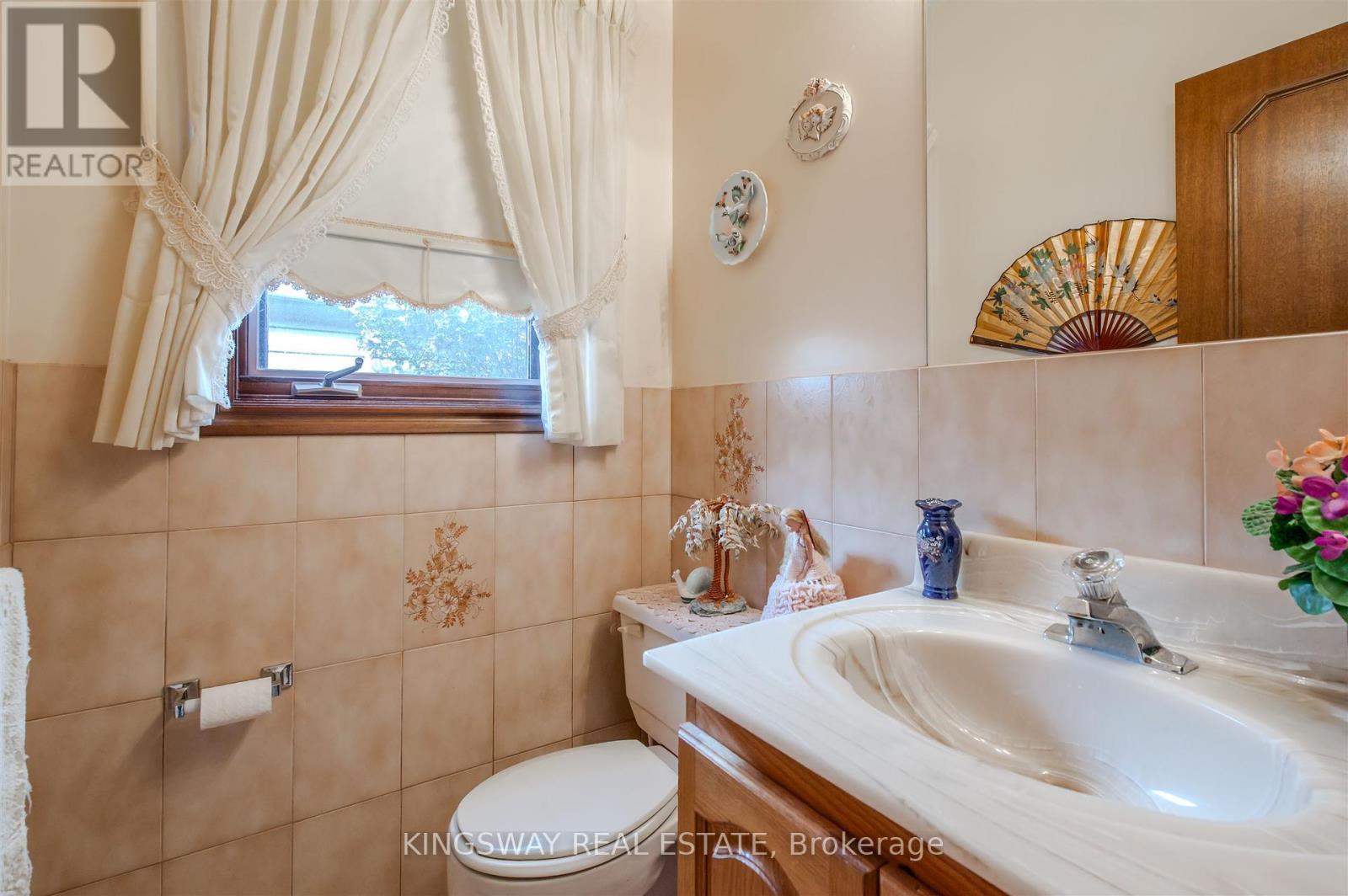 Photo 14 of 27 Mulholland Avenue, Toronto ON