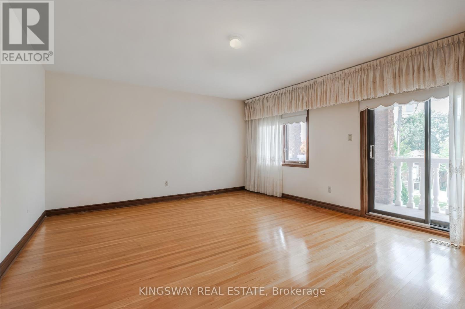 Photo 18 of 27 Mulholland Avenue, Toronto ON