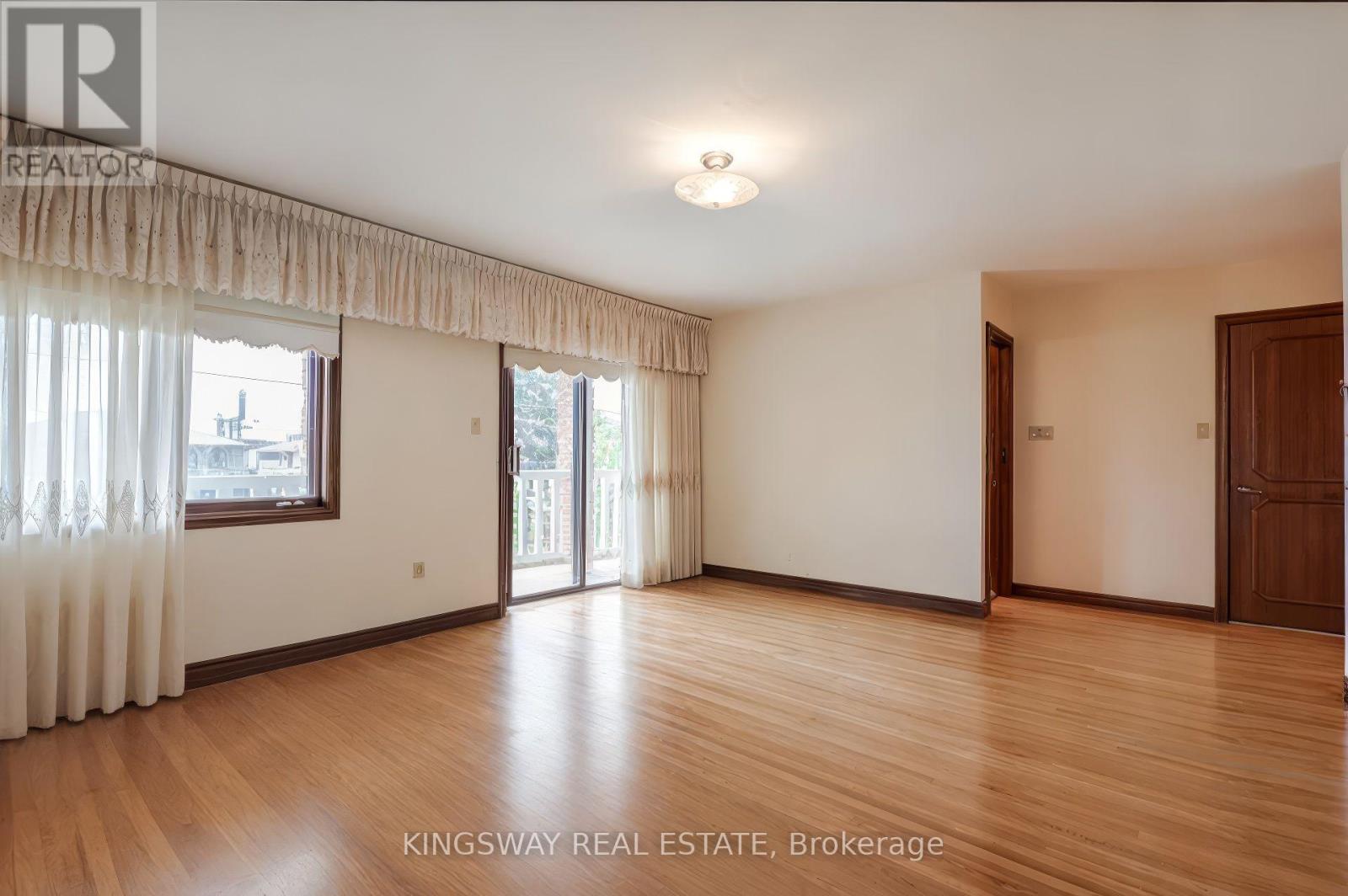 Photo 19 of 27 Mulholland Avenue, Toronto ON