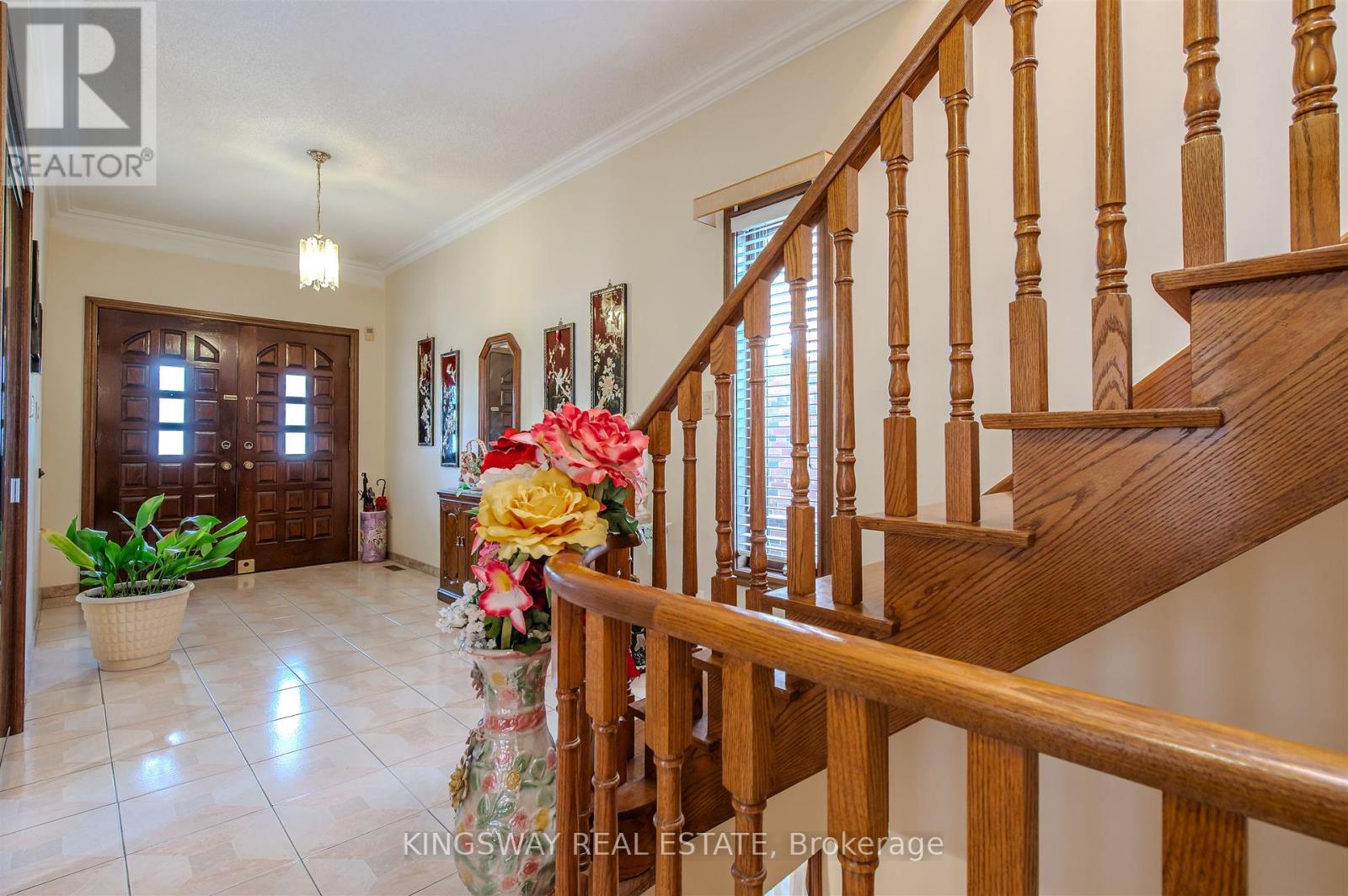 Photo 3 of 27 Mulholland Avenue, Toronto ON
