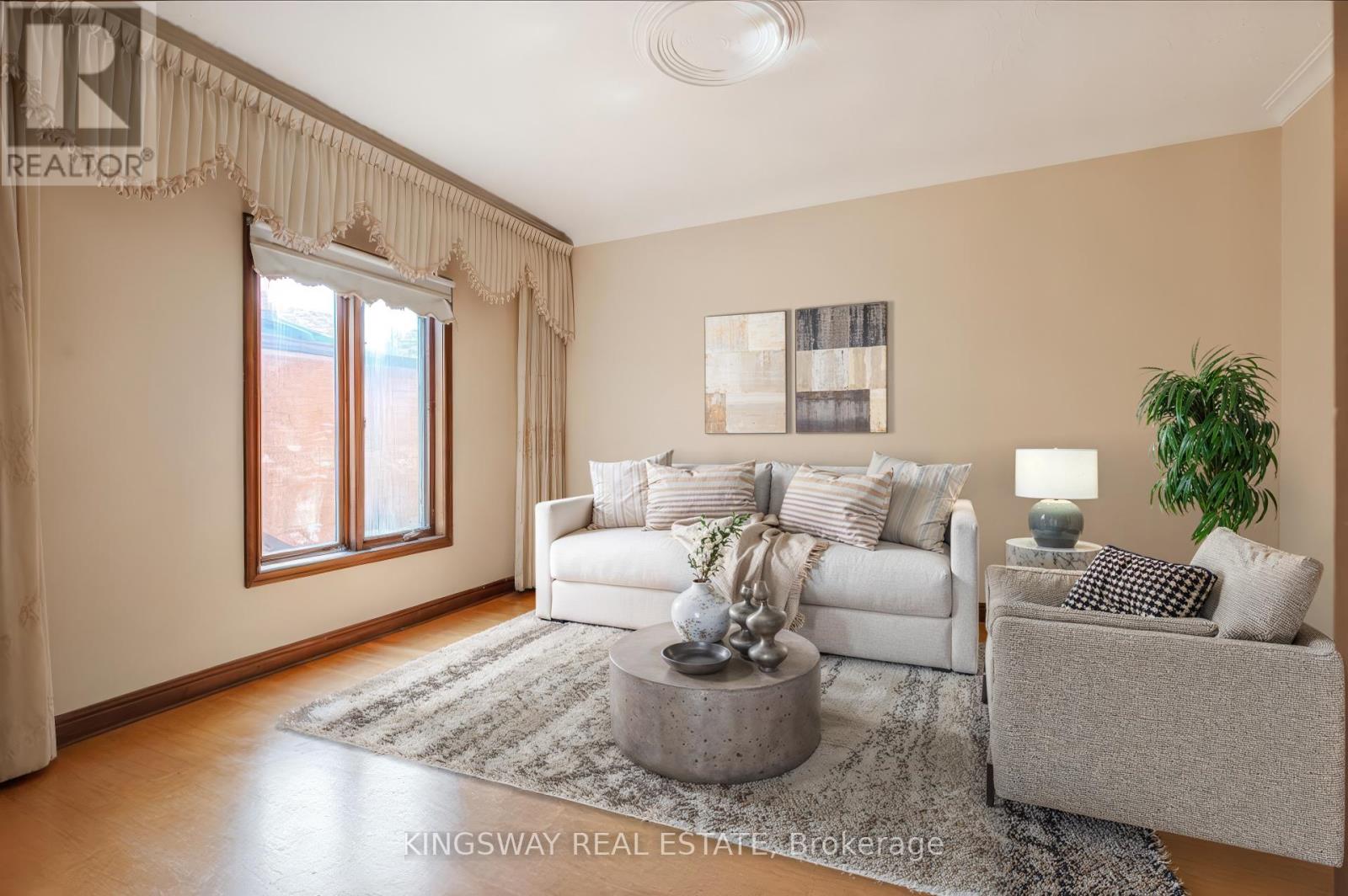 Photo 4 of 27 Mulholland Avenue, Toronto ON