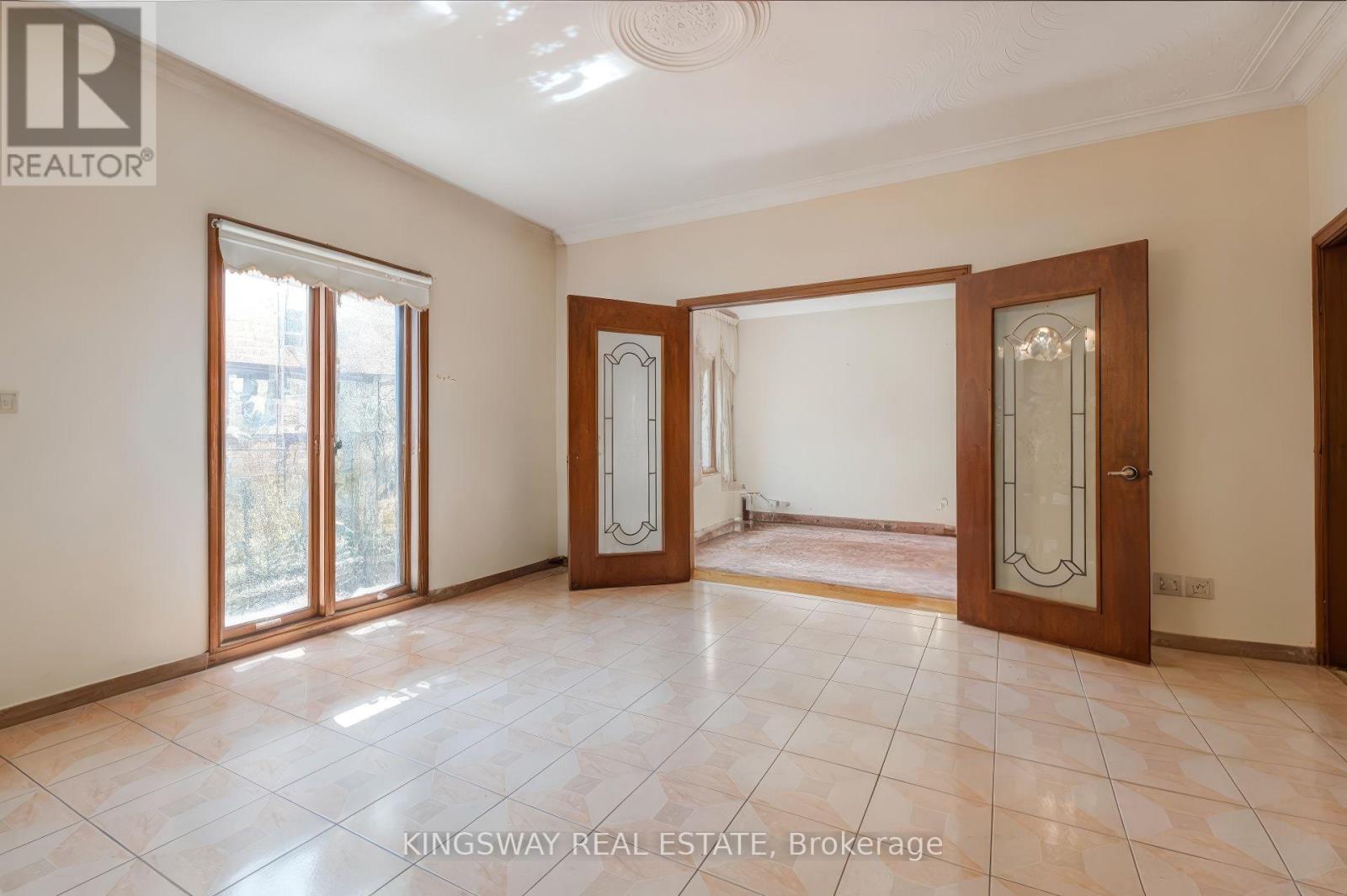 Photo 7 of 27 Mulholland Avenue, Toronto ON