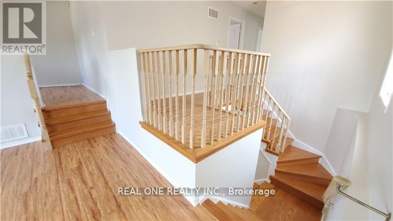 Photo 10 of 2885 Galleon Crescent, Mississauga ON