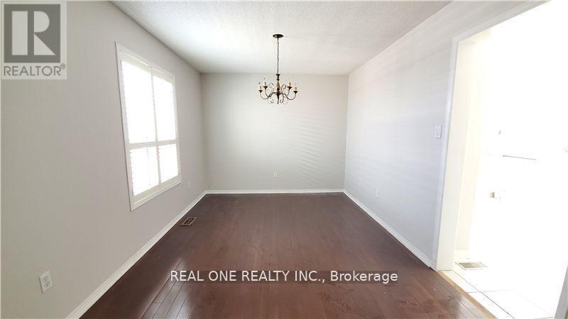 Photo 4 of 2885 Galleon Crescent, Mississauga ON