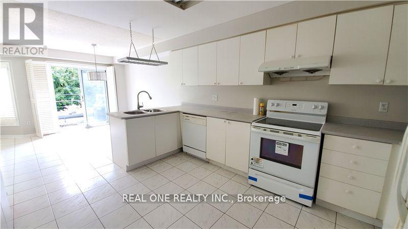 Photo 5 of 2885 Galleon Crescent, Mississauga ON