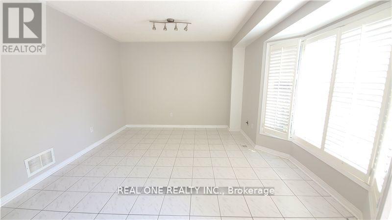 Photo 7 of 2885 Galleon Crescent, Mississauga ON