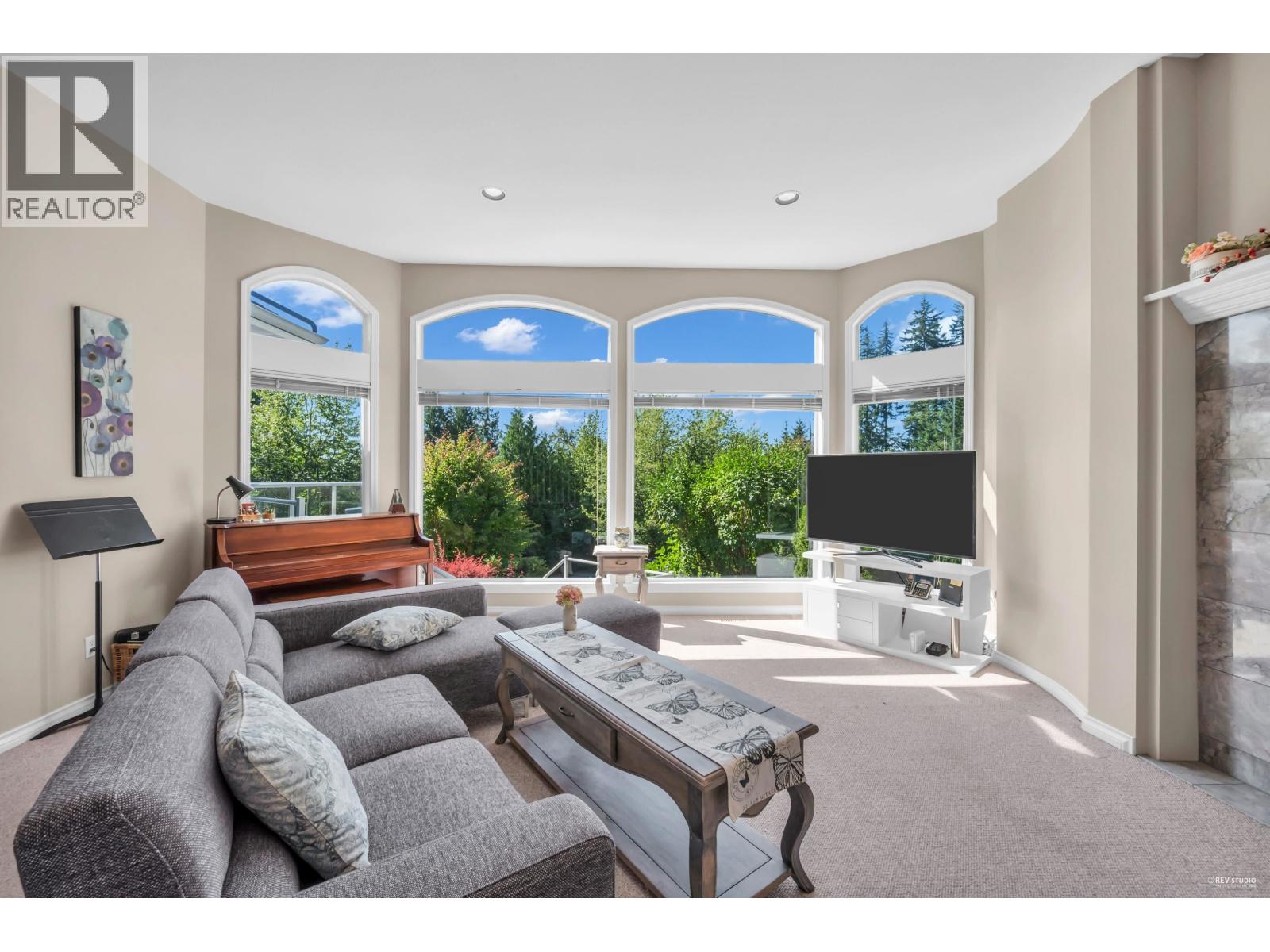 Photo 6 of 3945 Braemar Place, North Vancouver BC