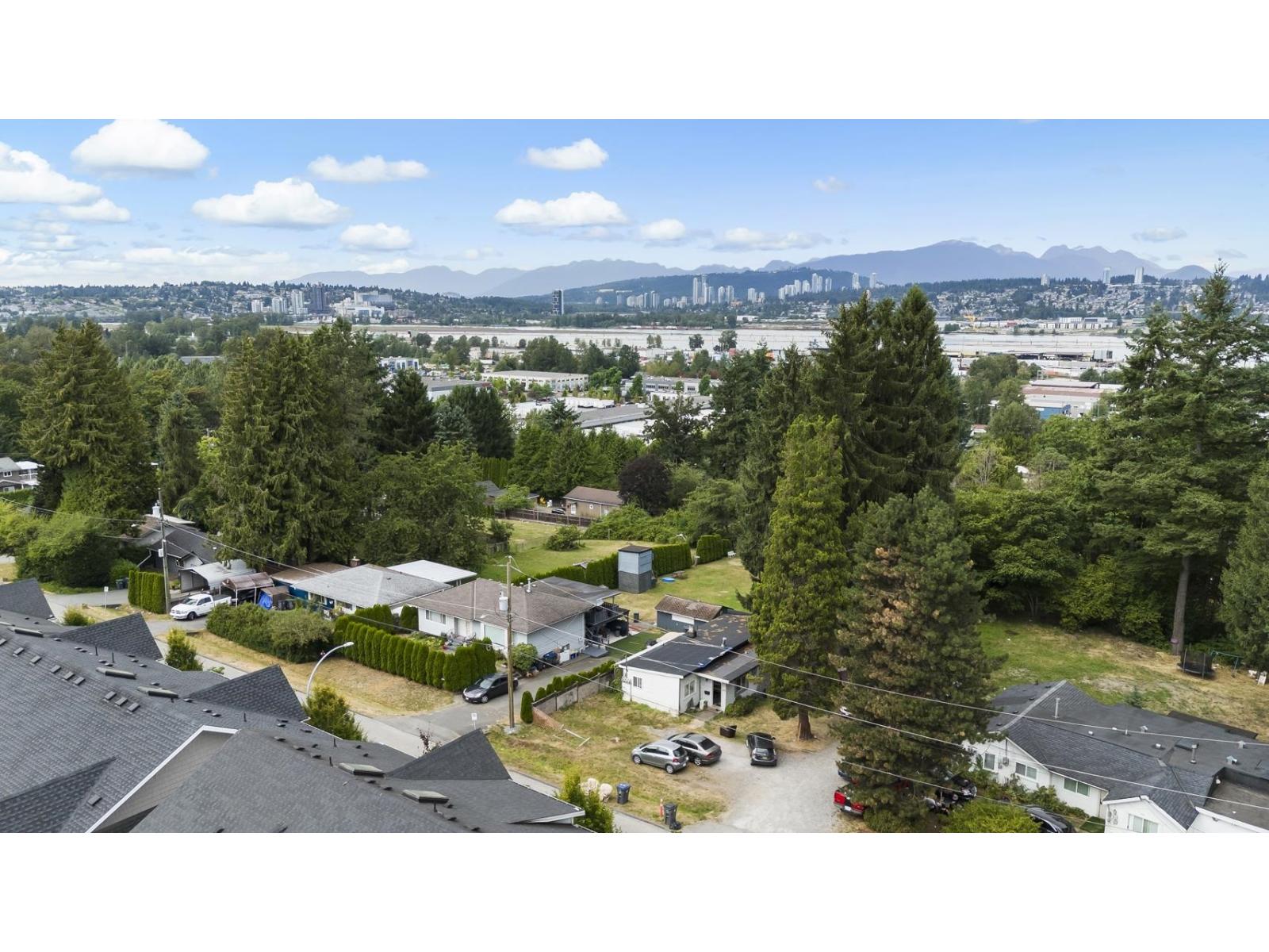 Photo 36 of 10 11267 133 Street, Surrey BC
