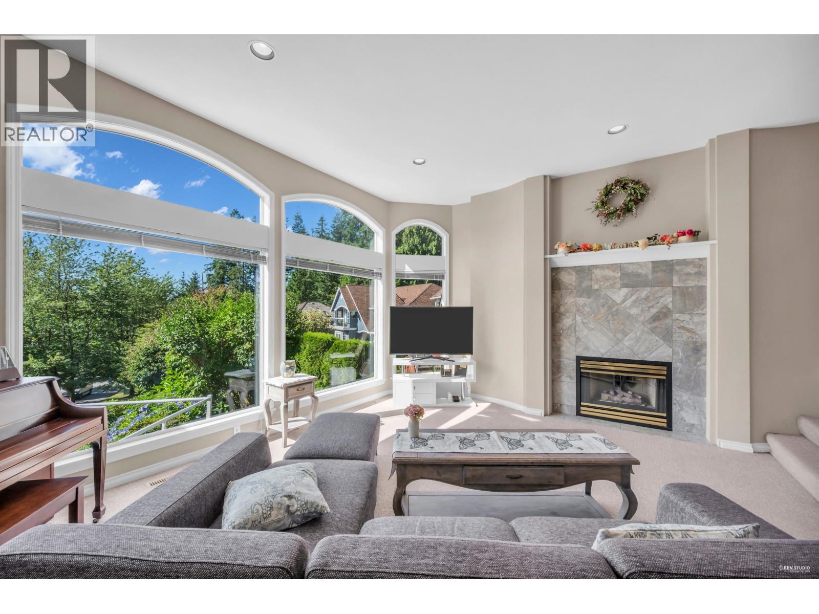 Photo 5 of 3945 Braemar Place, North Vancouver BC