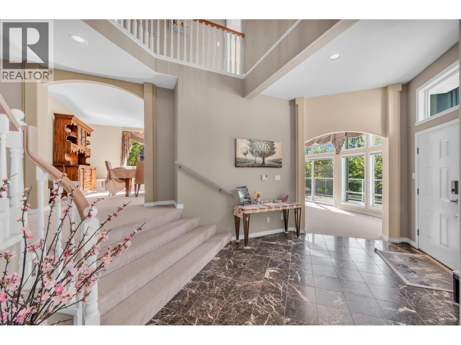 Photo 3 of 3945 Braemar Place, North Vancouver BC