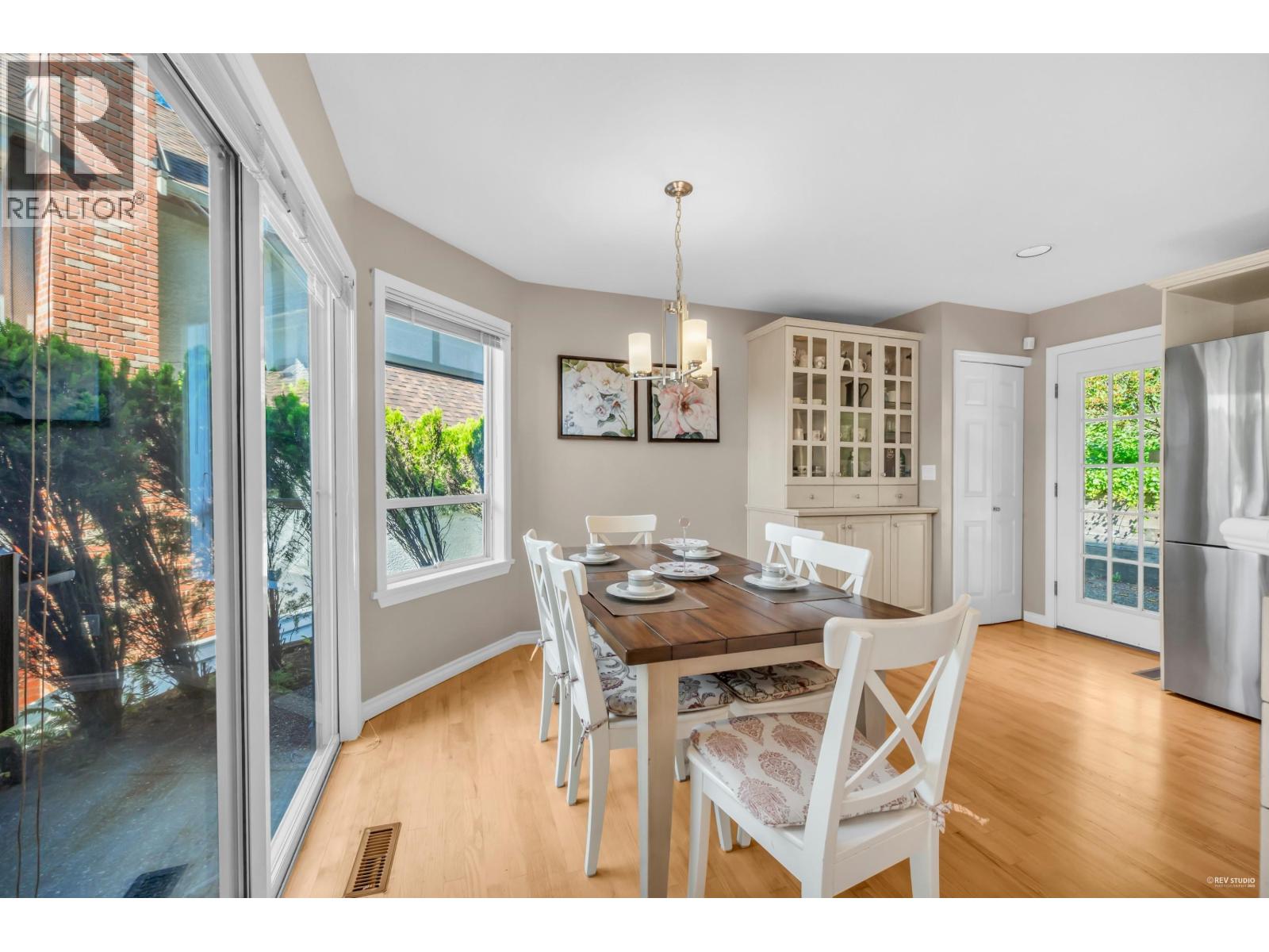 Photo 13 of 3945 Braemar Place, North Vancouver BC