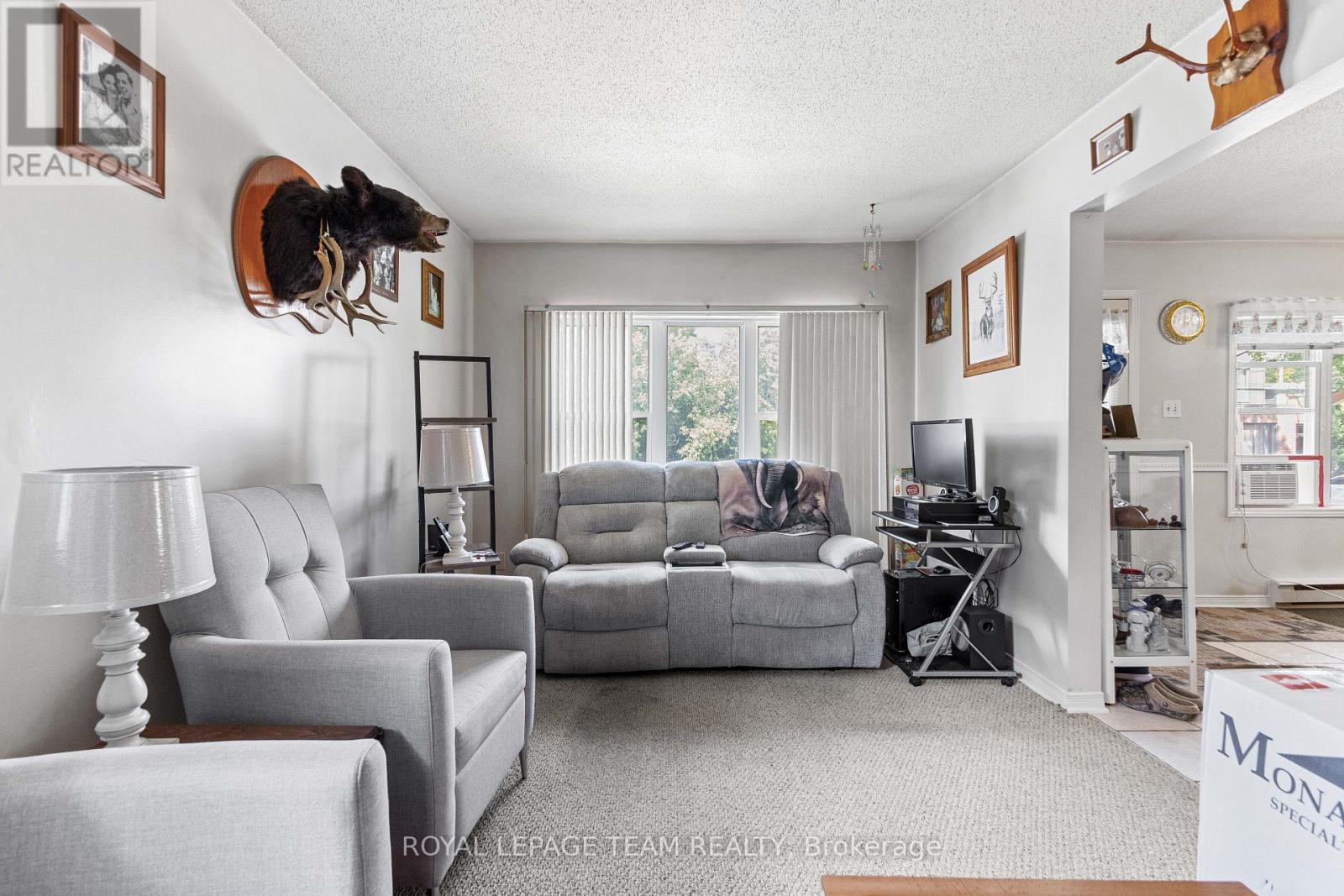 Photo 21 of 46 Jolliet Street, Ottawa ON