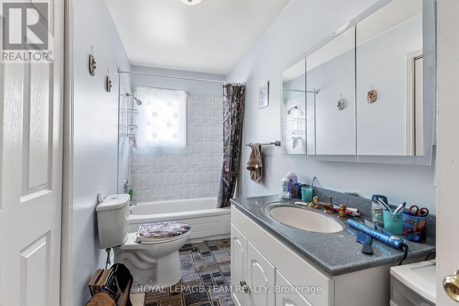Photo 23 of 46 Jolliet Street, Ottawa ON